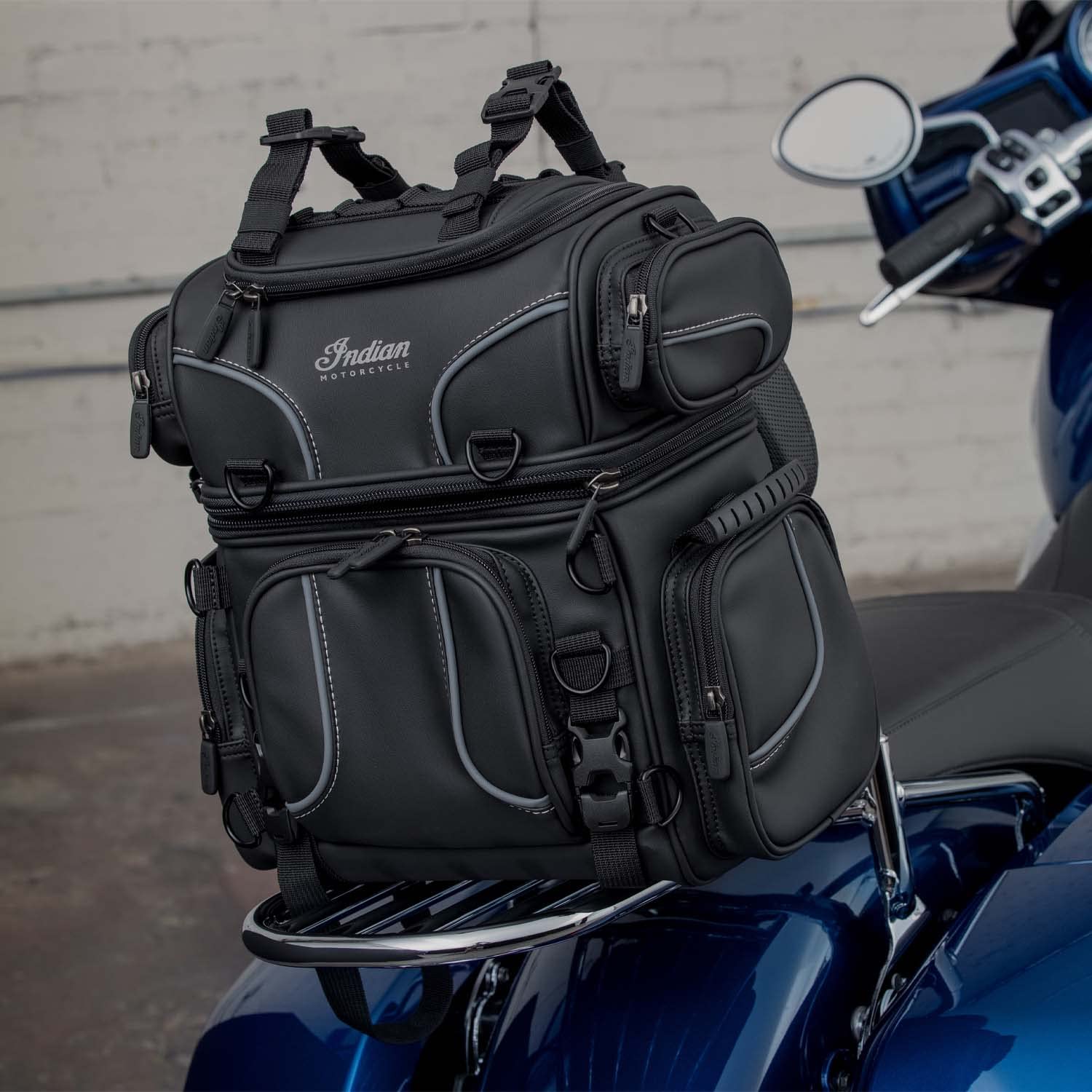Indian Motorcycle Spirit Lake Day Bag, Black - 2889406-VBA