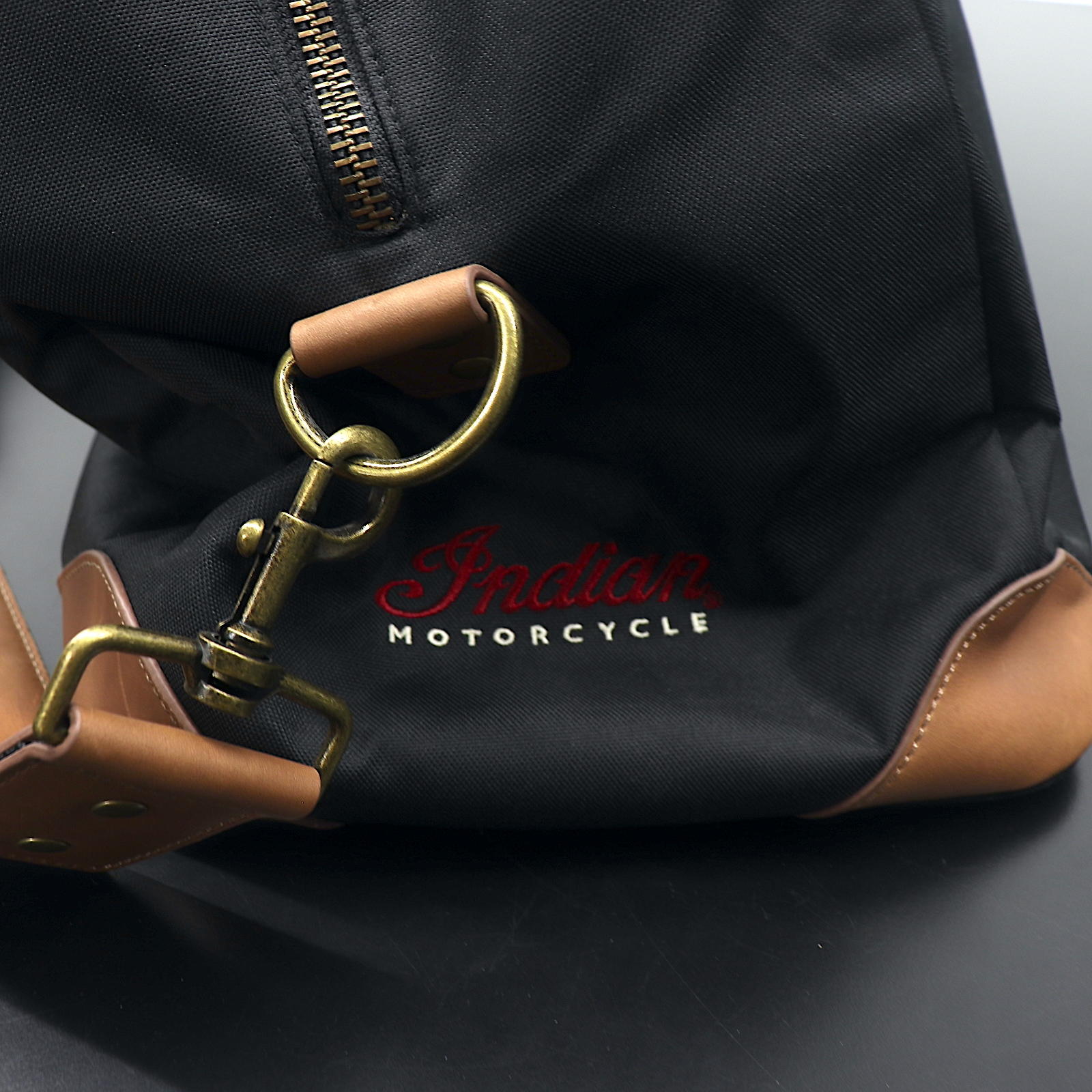 OPEN BOX -IND POLY/LEATHER GYM BAG