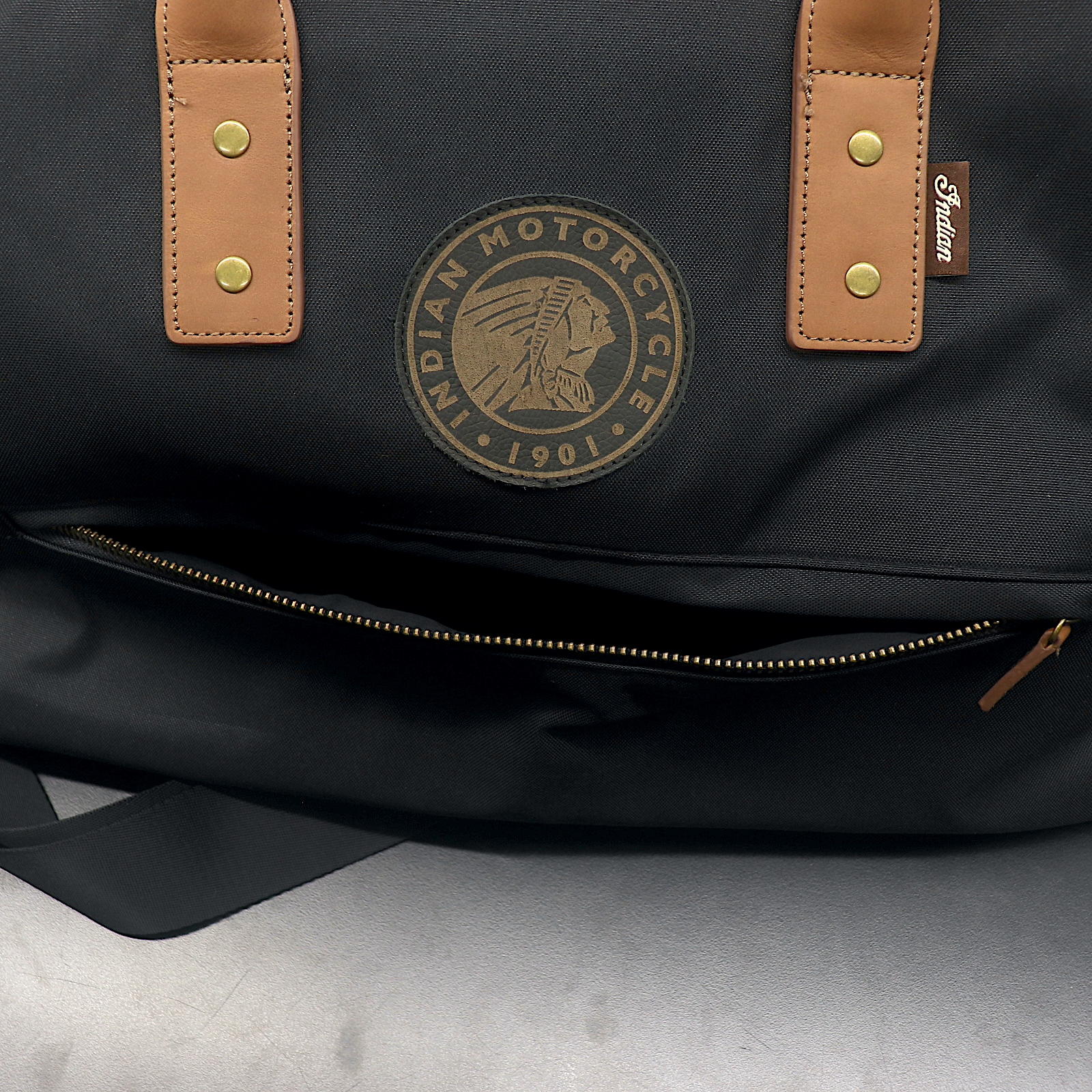 OPEN BOX -IND POLY/LEATHER GYM BAG