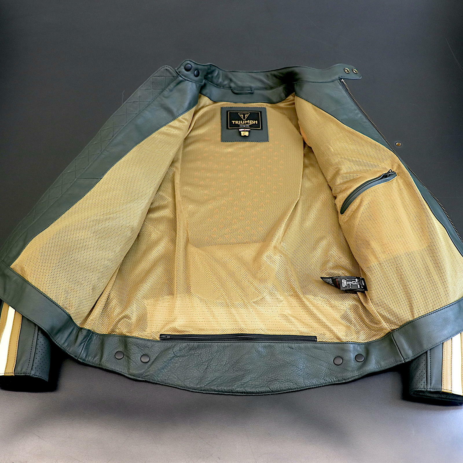 OPEN BOX OEM Triumph Braddan Air Race Motorcycle Jacket | Mens Size: Medium | MLES2337-M