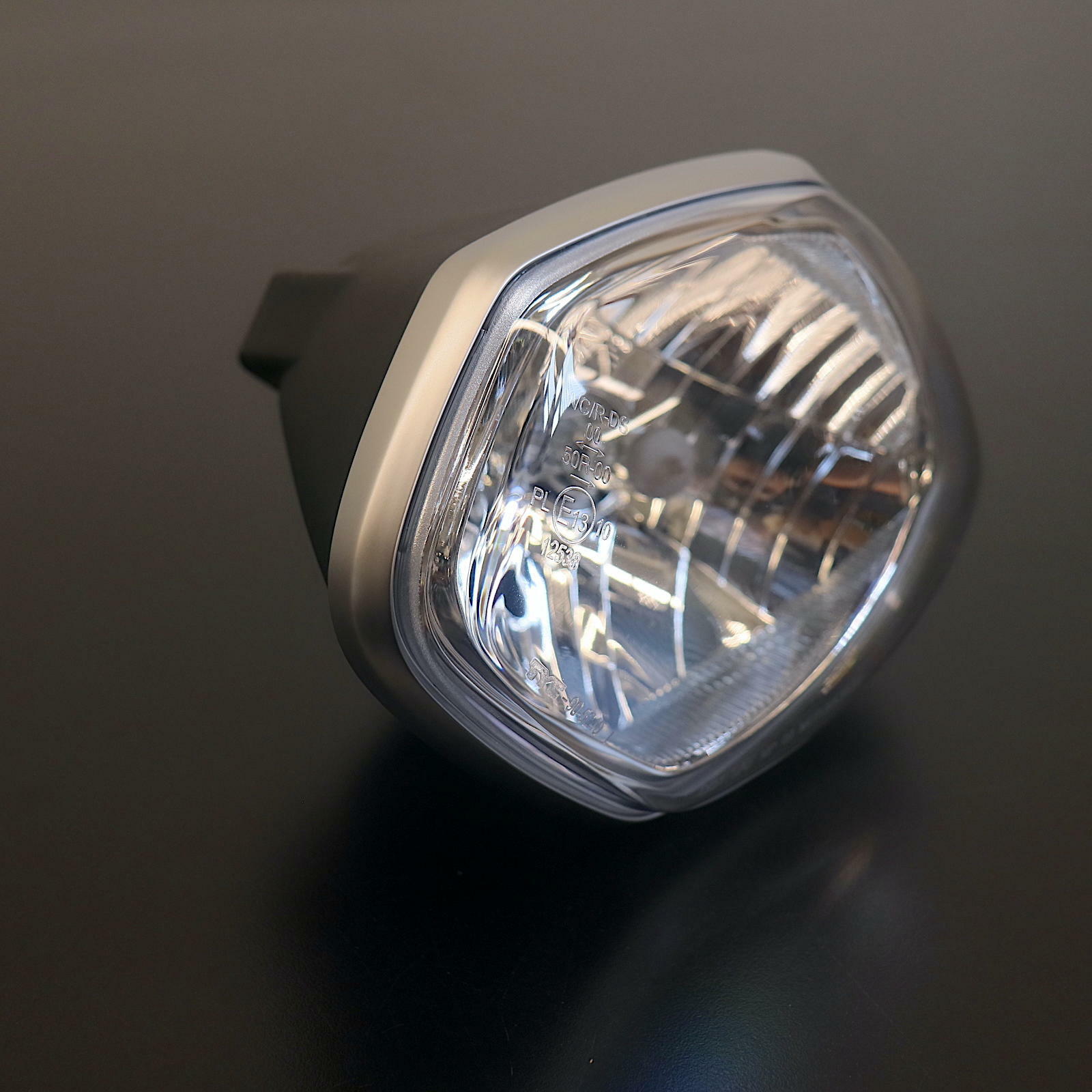 OPEN BOX OEM Triumph Headlight Assembly | Left Hand Side | T2701582