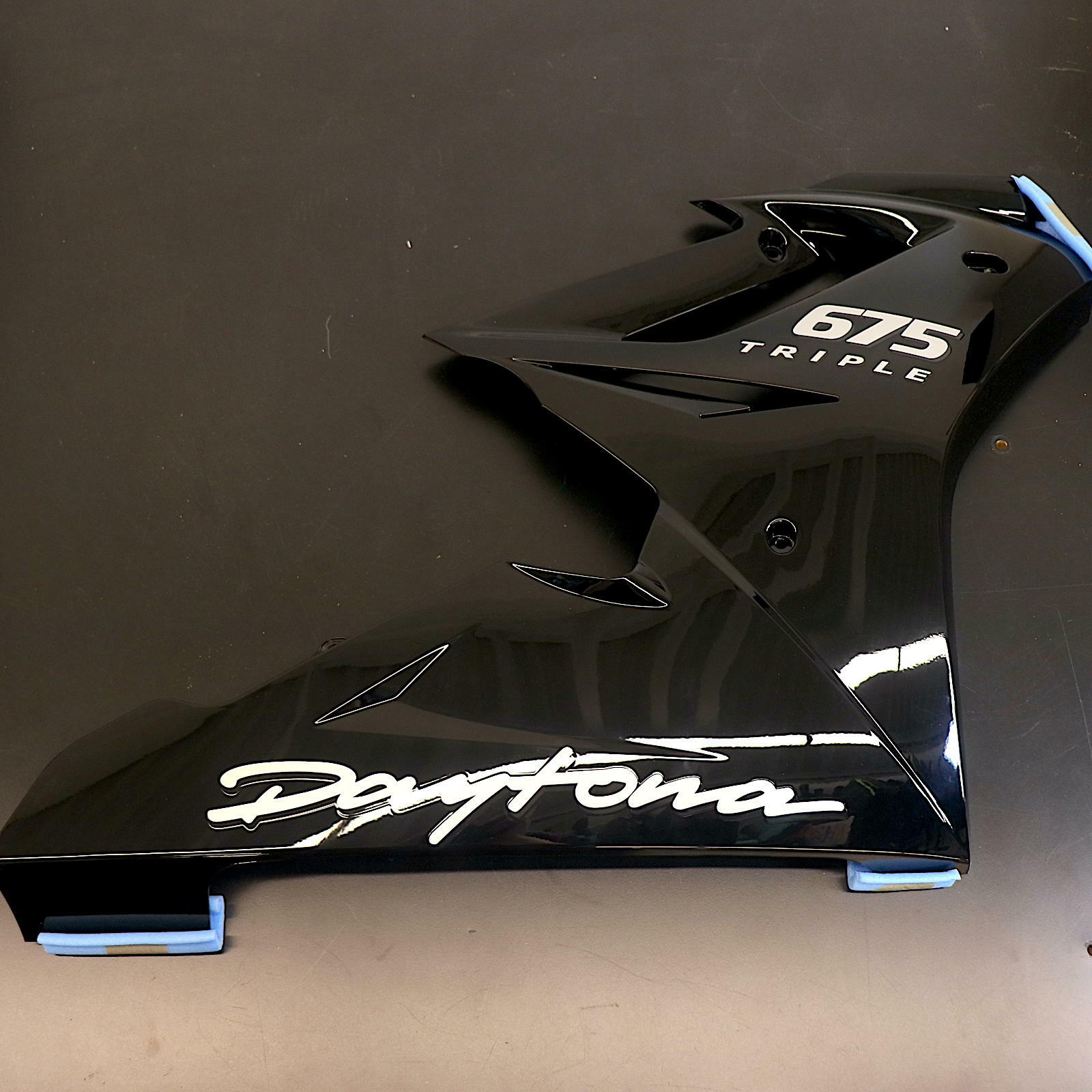 OPEN BOX OEM Triumph Fairing | Daytona 675 Black | Right Hand Side | T2307576-PG