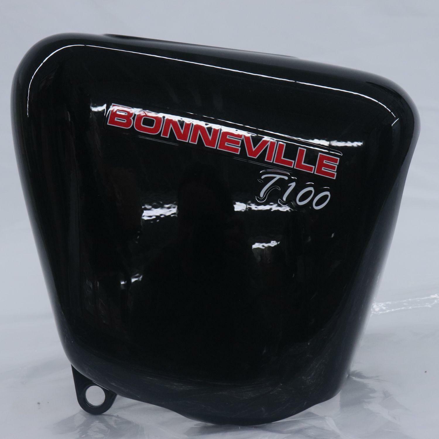 NEW -TRIUMPH SIDE PANEL, LH, JET, BLACK&DECAL