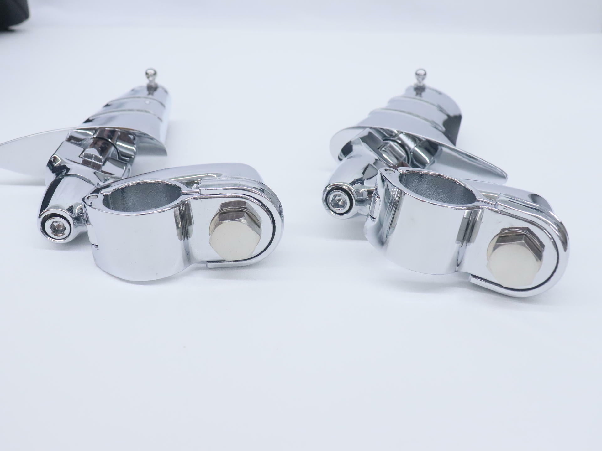 Kuryakyn Long Horn Offset Chrome Highway Pegs Sweptwing w/ 1.25" Clamps - 419062