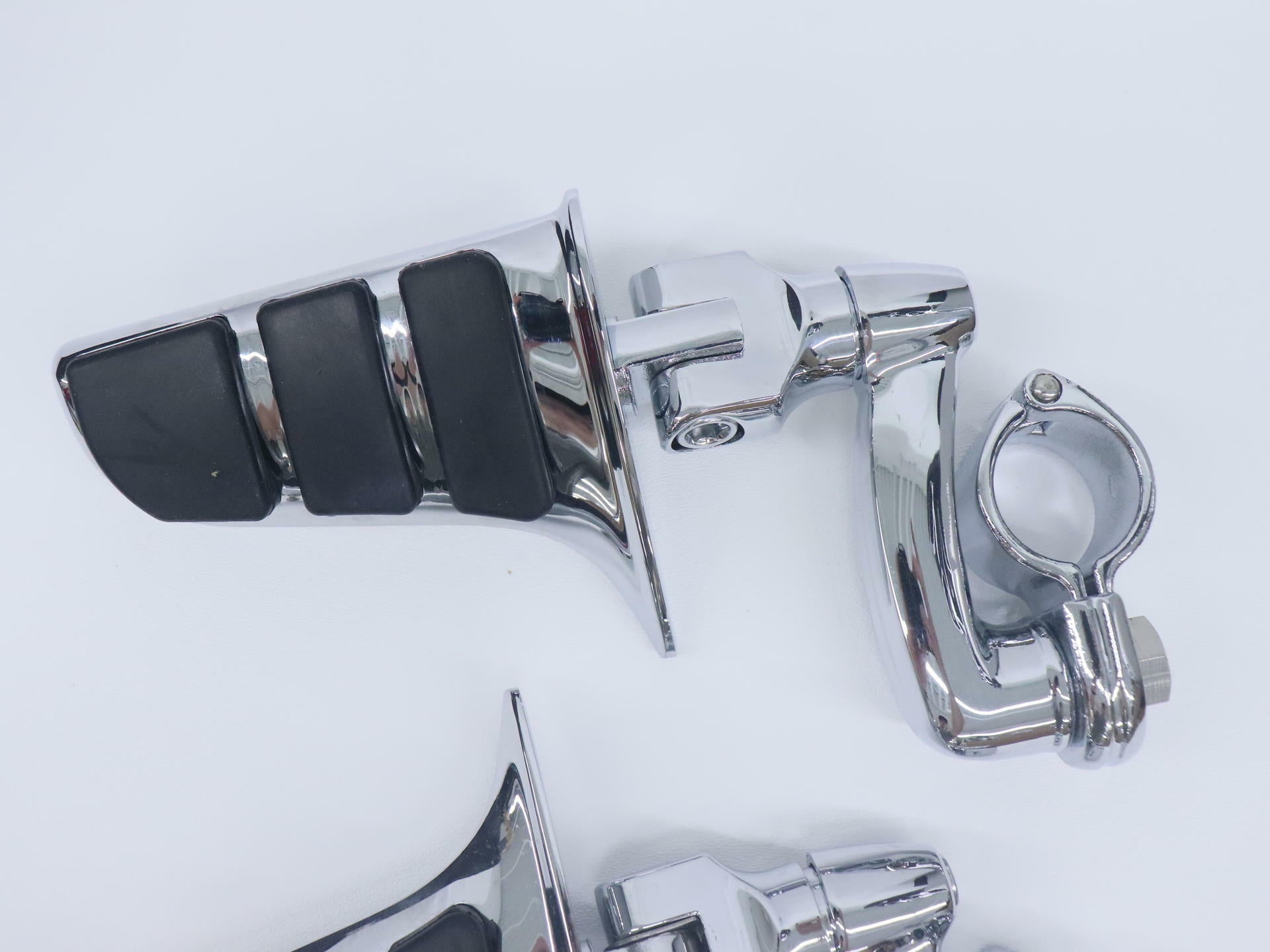 Kuryakyn Long Horn Offset Chrome Highway Pegs Sweptwing w/ 1.25" Clamps - 419062