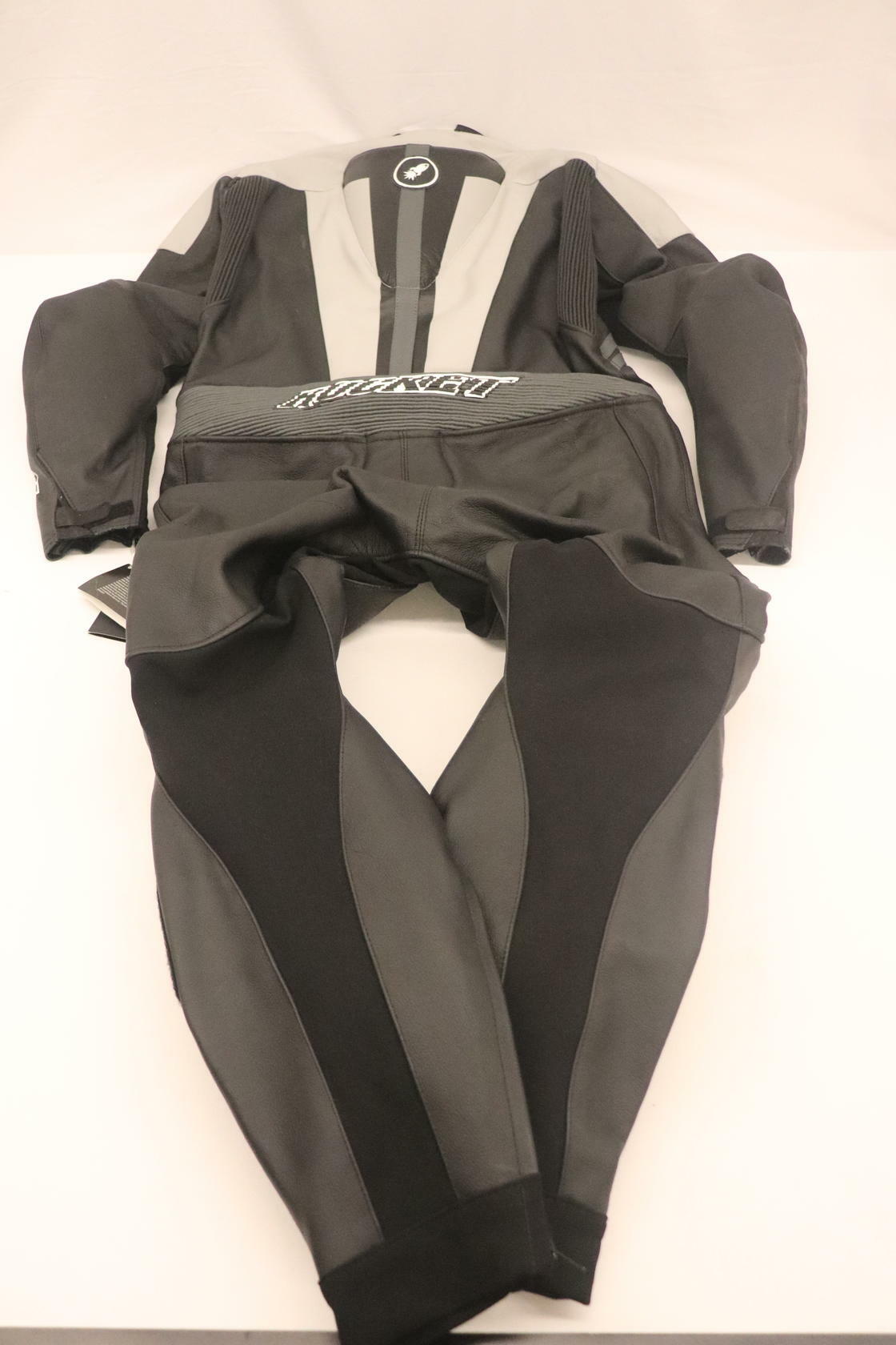 Joe Rocket One-Piece Leather Race Suit BLK/GRY Mens Size 46 2050-0046 - Open Box