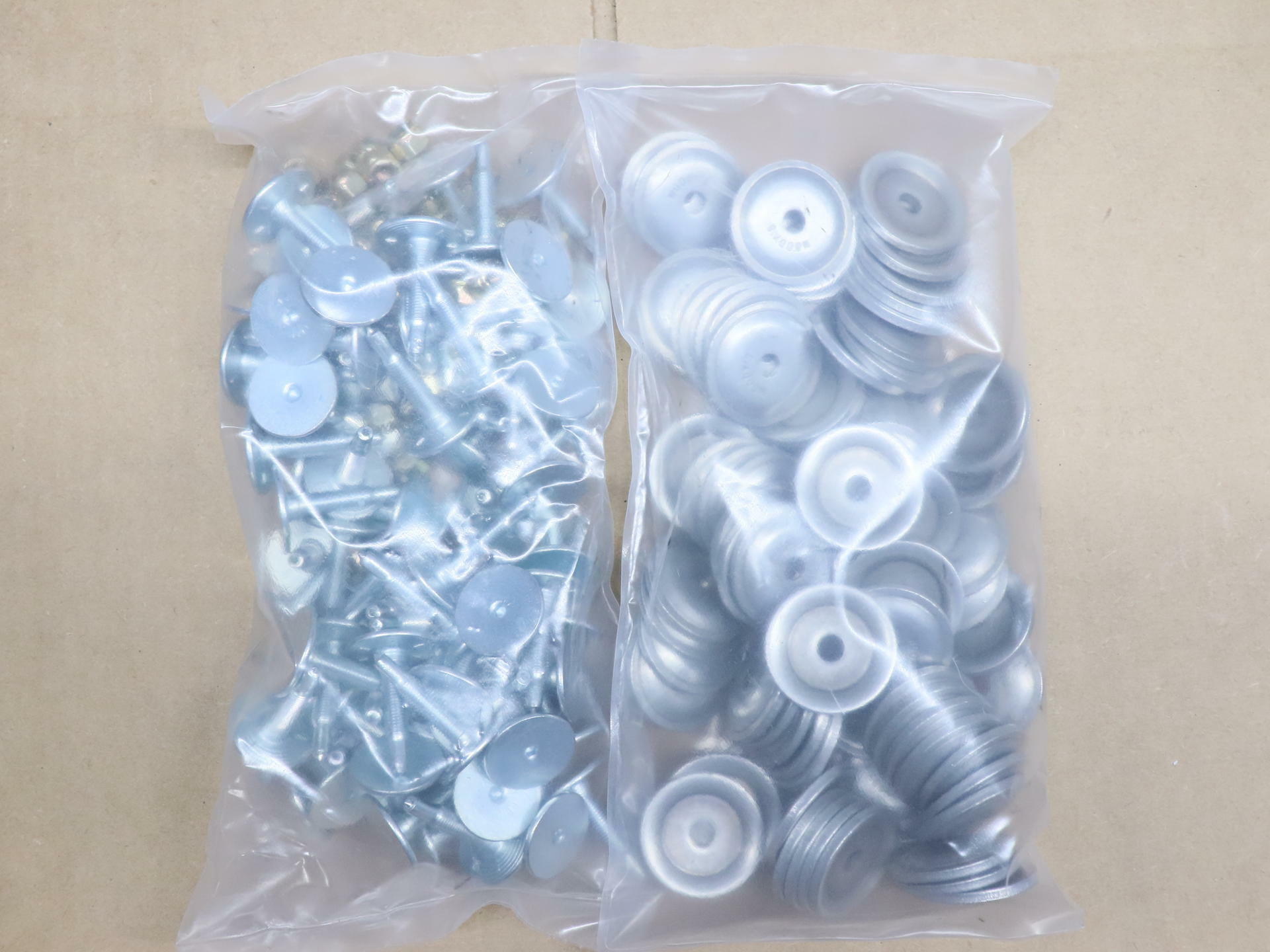 OEM Ski-Doo Stud Kit Snow Track 84 Pack - Woodys Phantom - 860200721 - Open Box