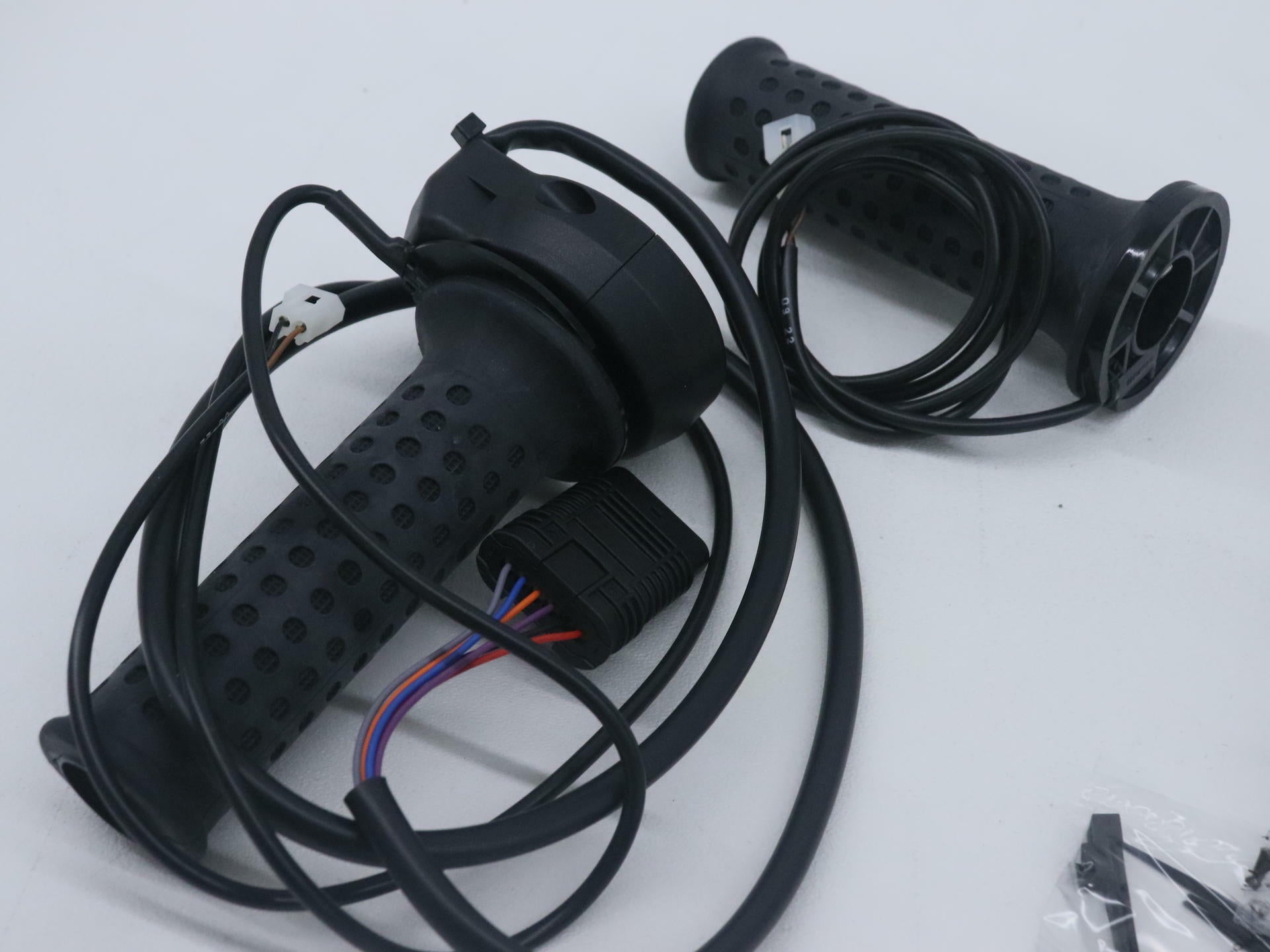 OPEN BOX - OEM Moto Guzzi Heated Grip Set Kit- V100 Mandello Stelvio - 2S002029