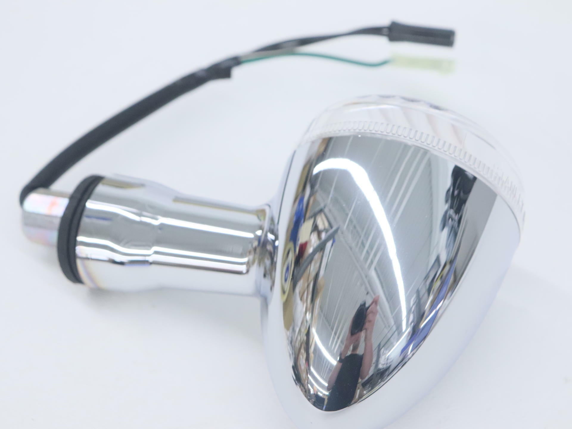 Suzuki Boulevard OEM Front Right Turn Signal Blinker 35601-38AH0 - Open Box