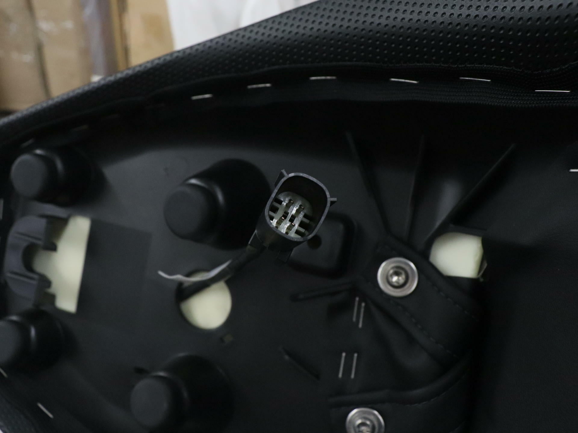 OPEN BOX - OEM Indian Seat Standard Reach Heated Gunfighter - 2889616-VBA