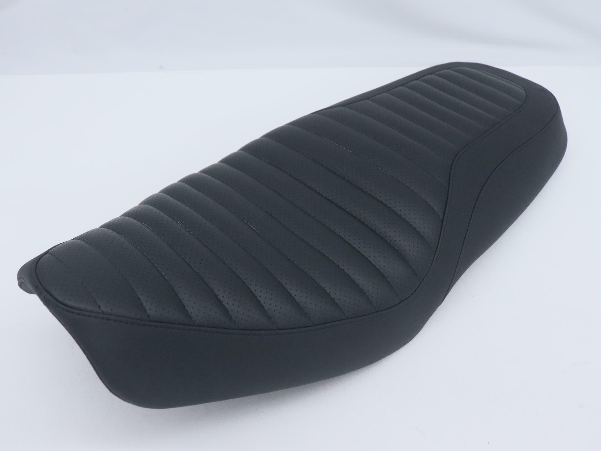 OPEN BOX - Mustang Seat Classic Tuck & Roll BLACK - Triumph Bonneville - 76828