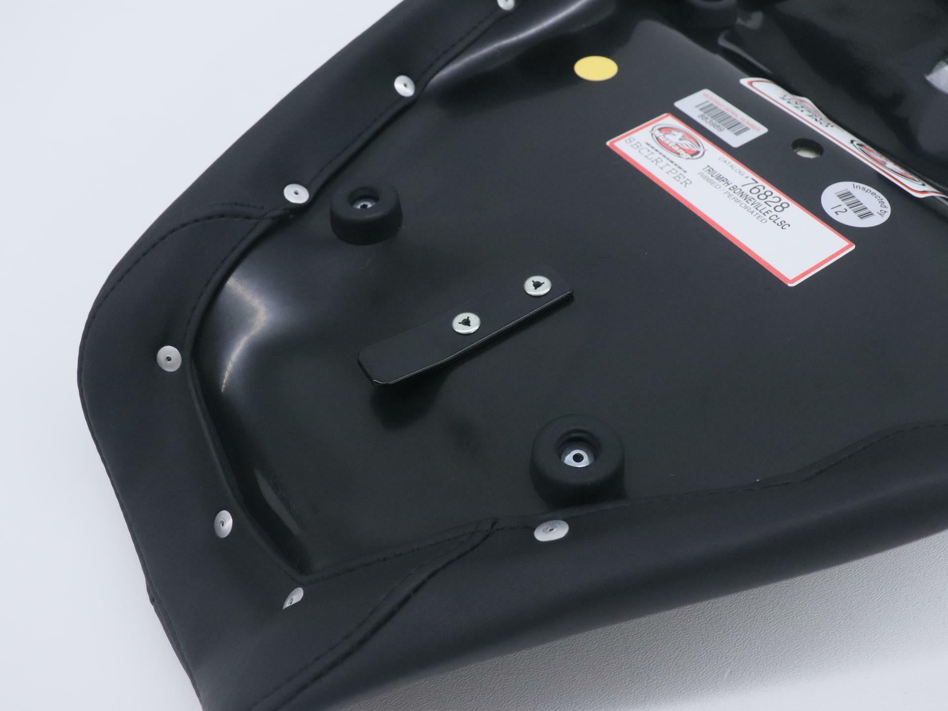 OPEN BOX - Mustang Seat Classic Tuck & Roll BLACK - Triumph Bonneville - 76828