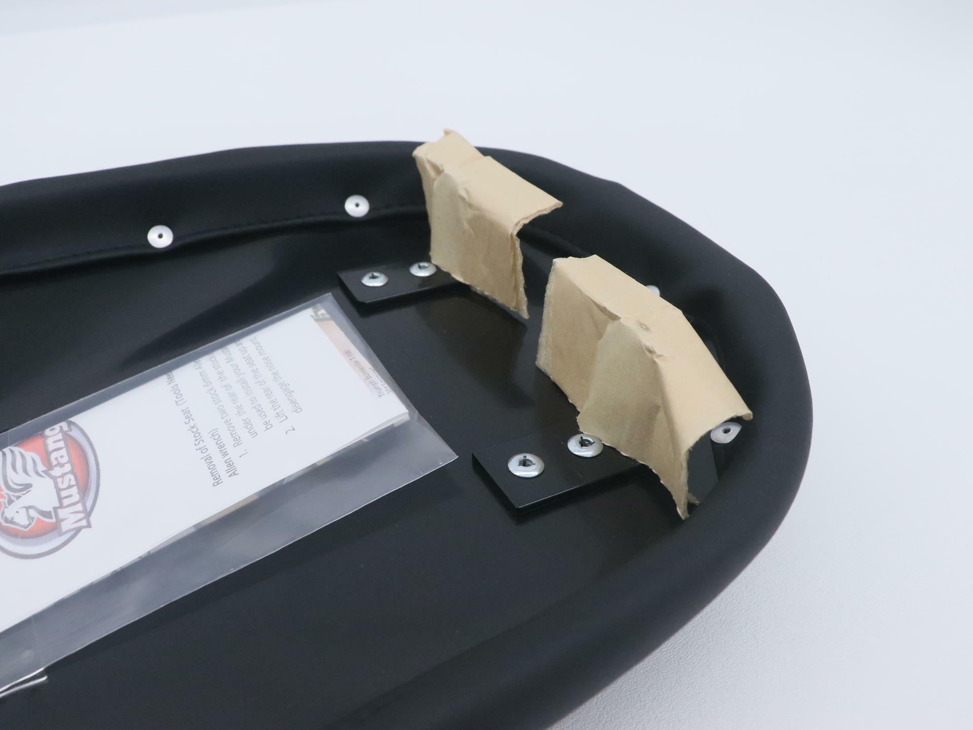 OPEN BOX - Mustang Seat Classic Tuck & Roll BLACK - Triumph Bonneville - 76828