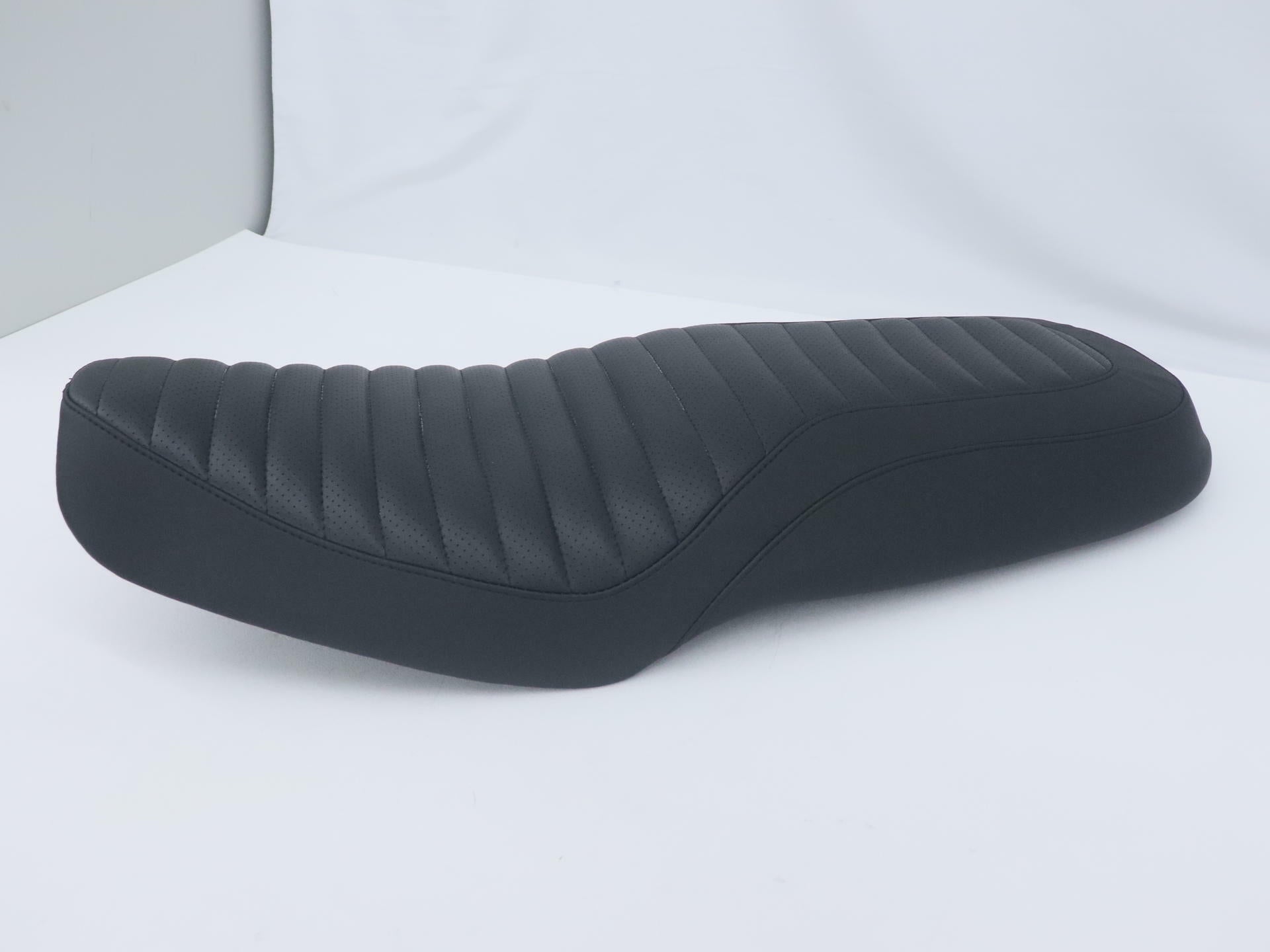 OPEN BOX - Mustang Seat Classic Tuck & Roll BLACK - Triumph Bonneville - 76828