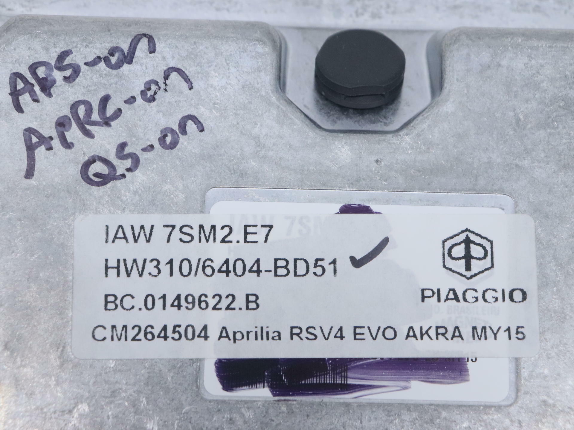 OPEN BOX - OEM Aprilia - 2015-2016 RSV4 RR - CM264504