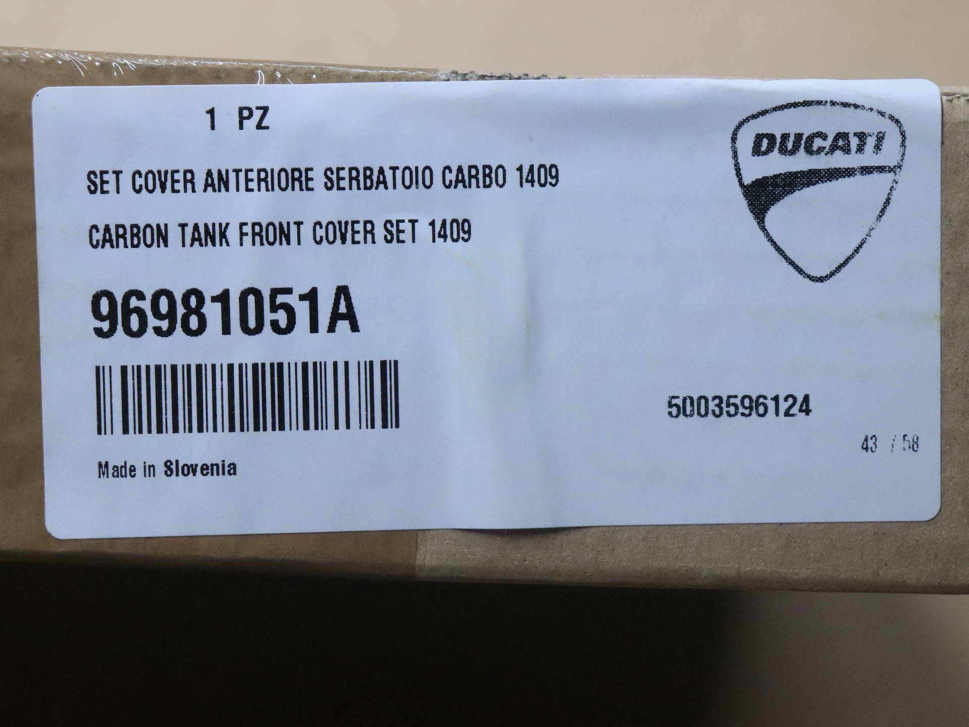 OEM Ducati Panigale V4 Carbon Fiber Fuel Tank Cover 96981051A - Open Box