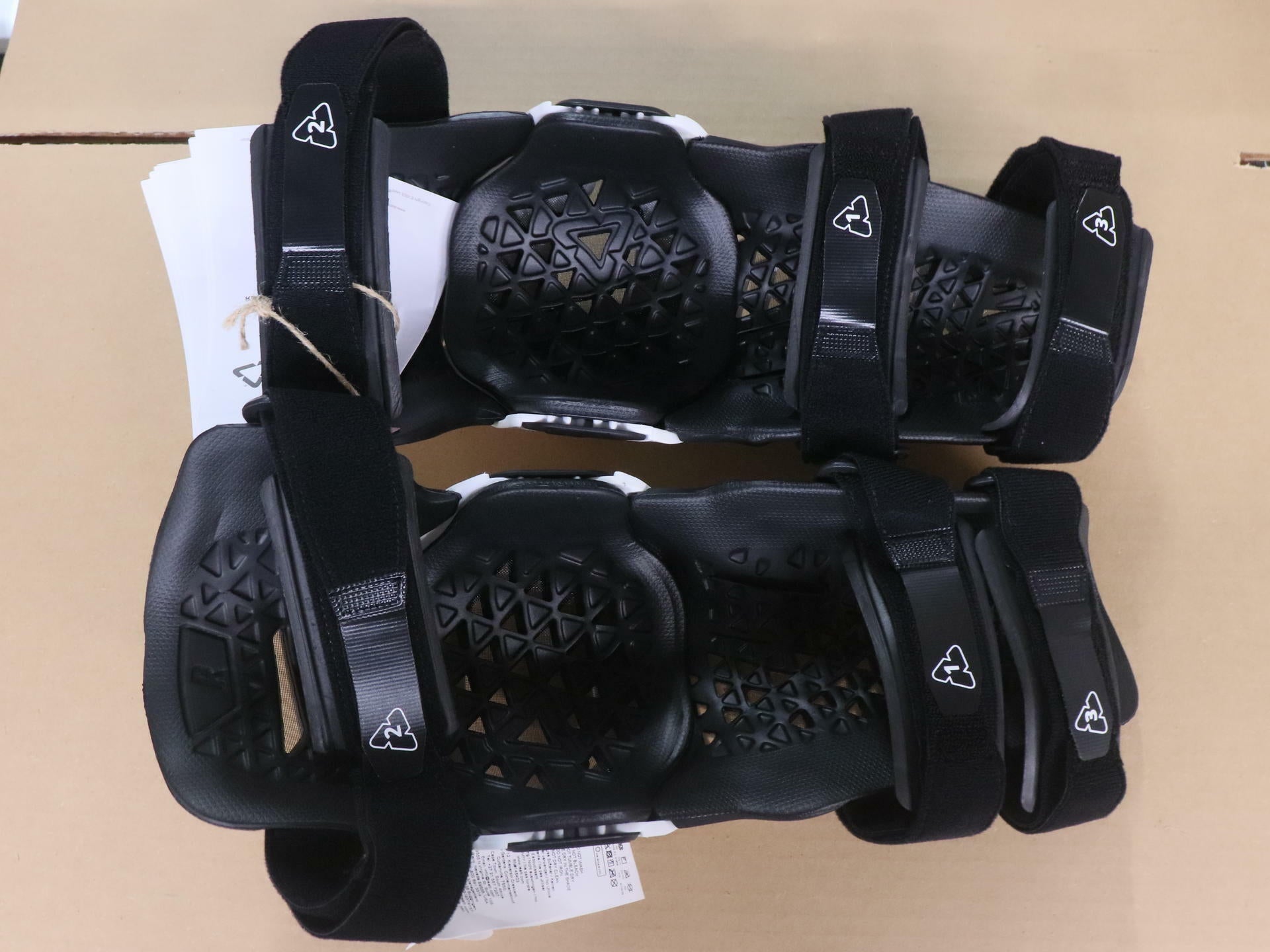 OPEN BOX - Leatt Knee & Shin Guard Protector Dual Axis Pro White L/XL 5024060831