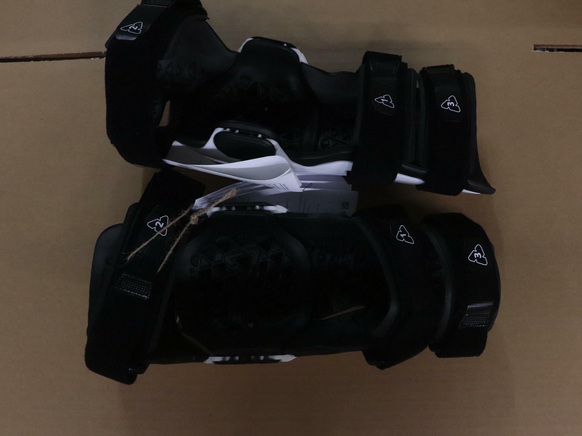 OPEN BOX - Leatt Knee & Shin Guard Protector Dual Axis Pro White S/M- 5024060830