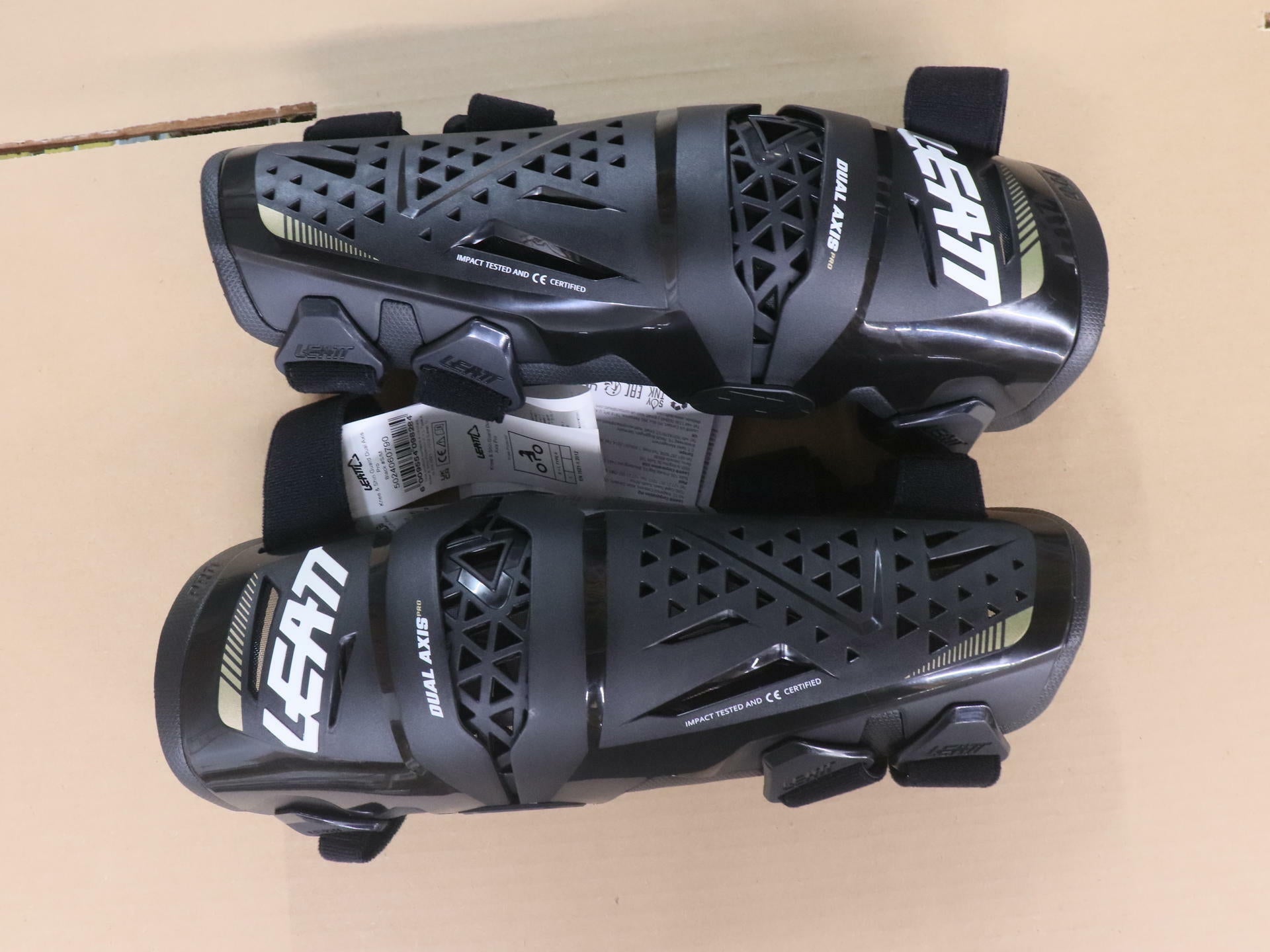 OPEN BOX - Leatt Knee & Shin Guard Protector Dual Axis Pro Black S/M- 5024060790