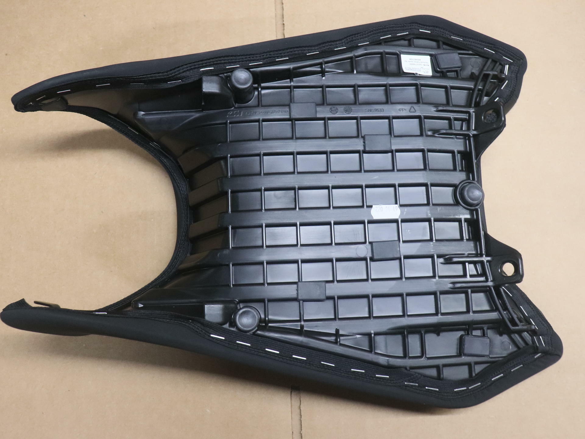 OEM KTM Ergo Seat Lowered -20mm 790 890 Duke - 64107140000 - Open Box