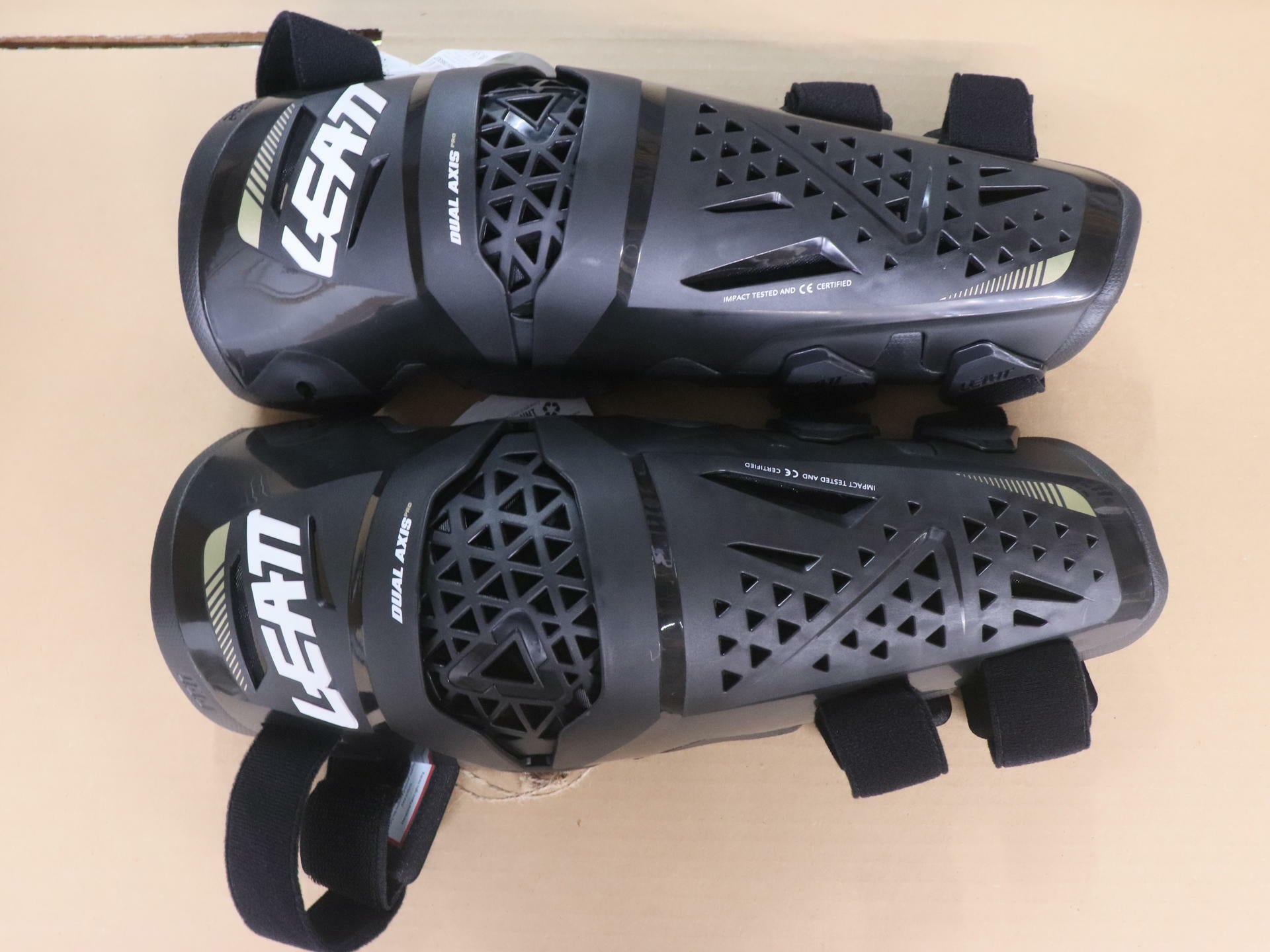 OPEN BOX - Leatt Knee & Shin Guard Protector Dual Axis Pro Black XXL- 5024060792