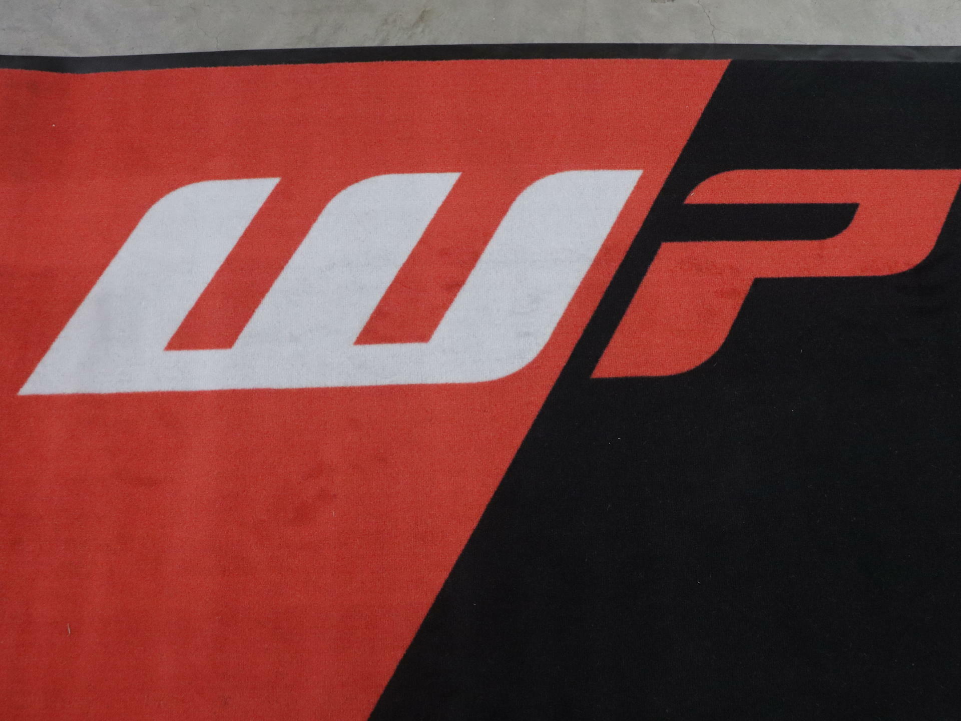 WP Service Pit Mat Red Black 52000194 - Open Box