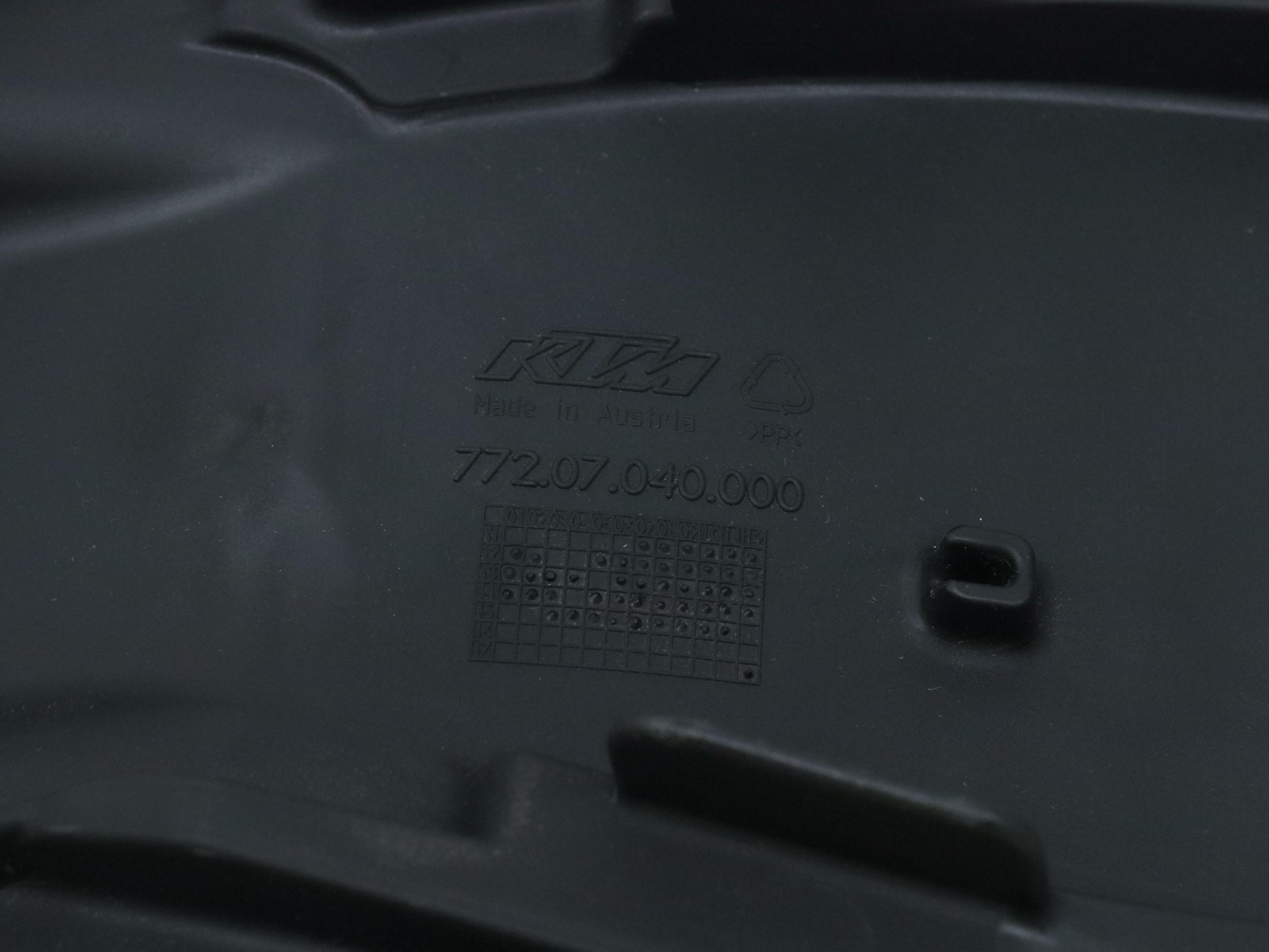 OEM KTM Low Seat -15mm 77207940600 - 200 250 300 350 450 500 SX XC - OPEN BOX