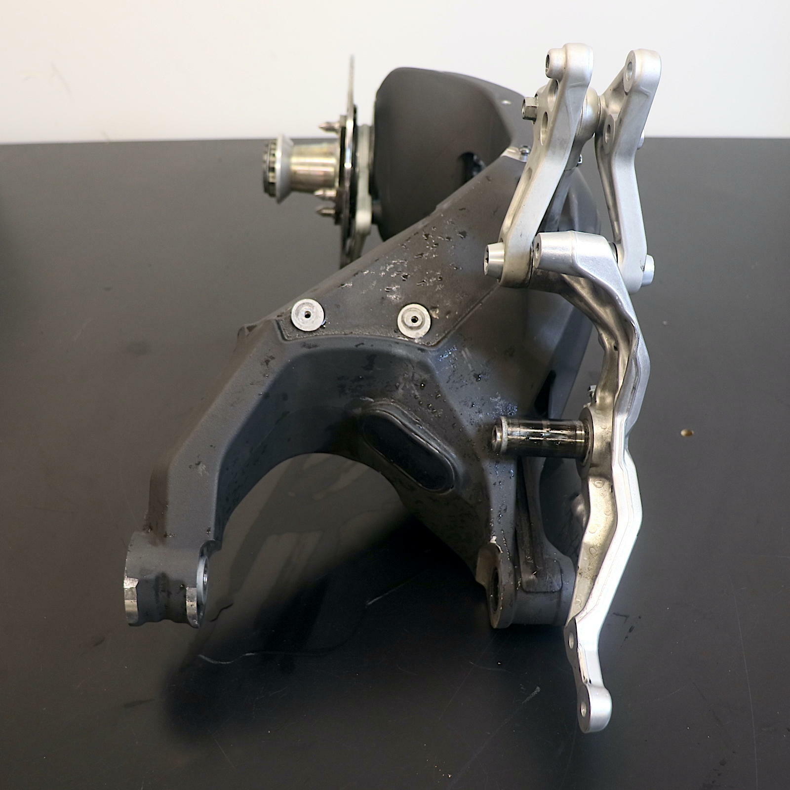OPEN BOX OEM Ducati Panigale 1199 Supersport Swingarm Assembly | DU1199-SWINGARM