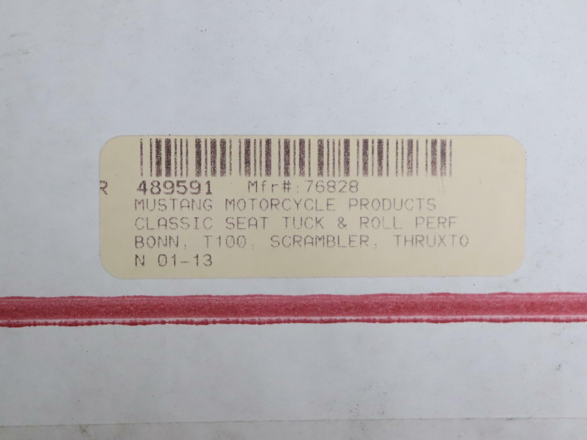OPEN BOX - Mustang Seat Classic Tuck & Roll BLACK - Triumph Bonneville  - 76828