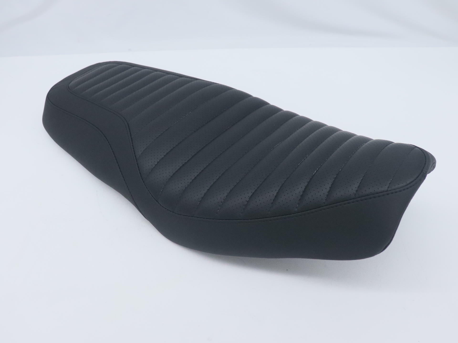 OPEN BOX - Mustang Seat Classic Tuck & Roll BLACK - Triumph Bonneville  - 76828