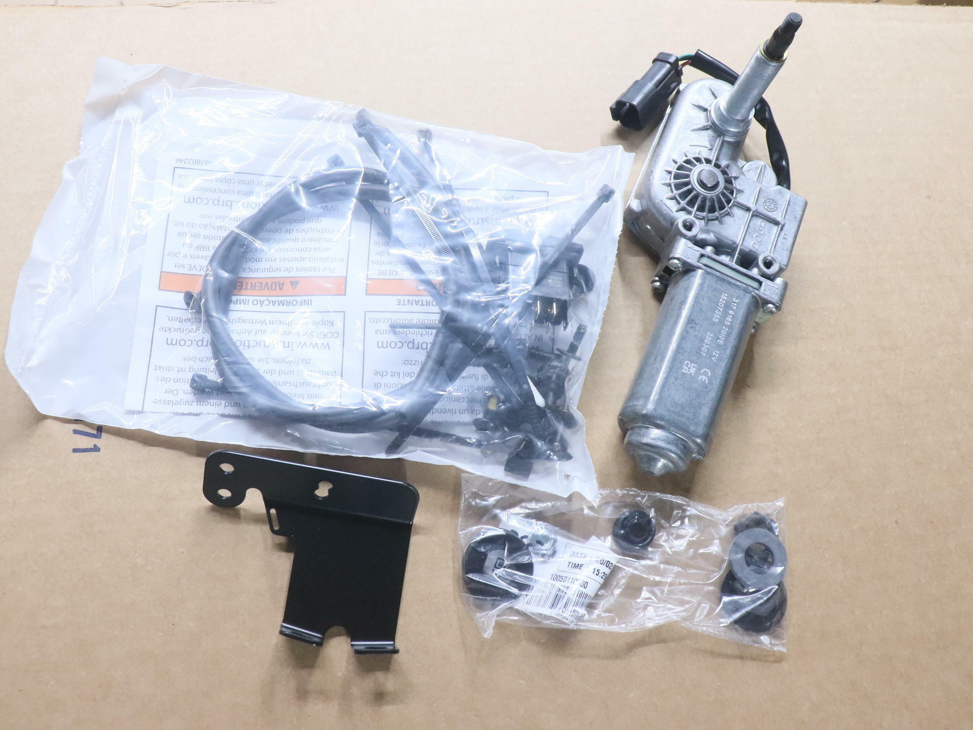 OPEN BOX - OEM Can-Am Windshield Wiper Washer Kit Maverick X3 Max - 715004762