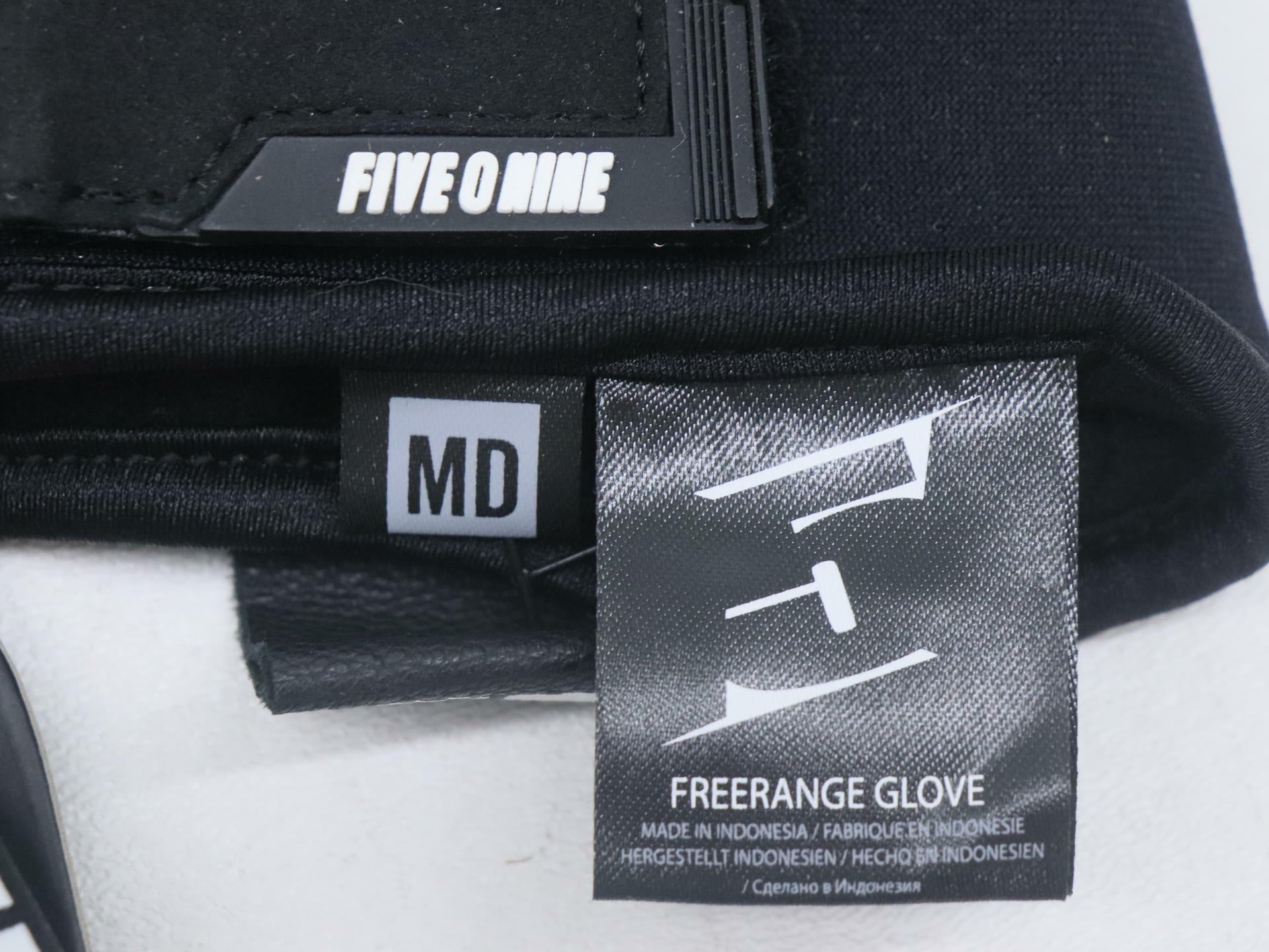 509 Free Range Winter Gloves Black Medium F07001000-130-001 - Open Box