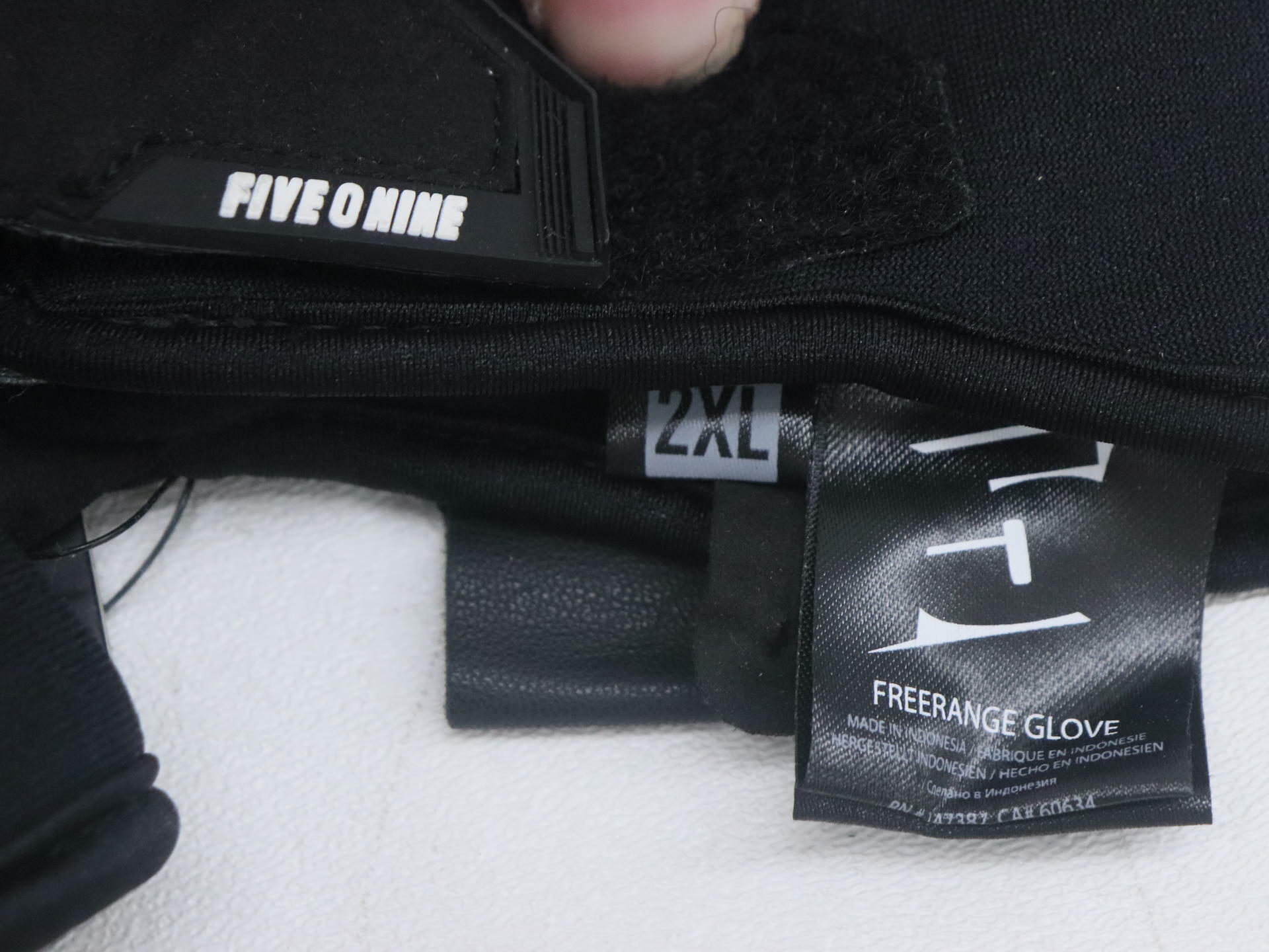509 Free Range Snowmobile Winter Gloves Black 2XL F07001000-160-001 - Open Box