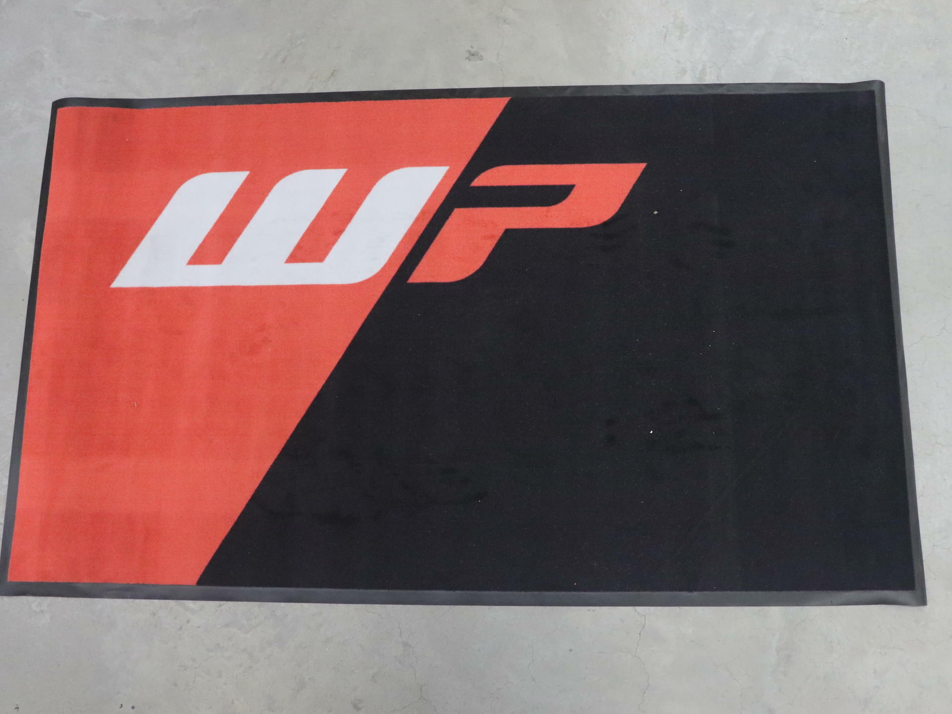 WP Service Pit Mat Red Black 52000194 - Open Box