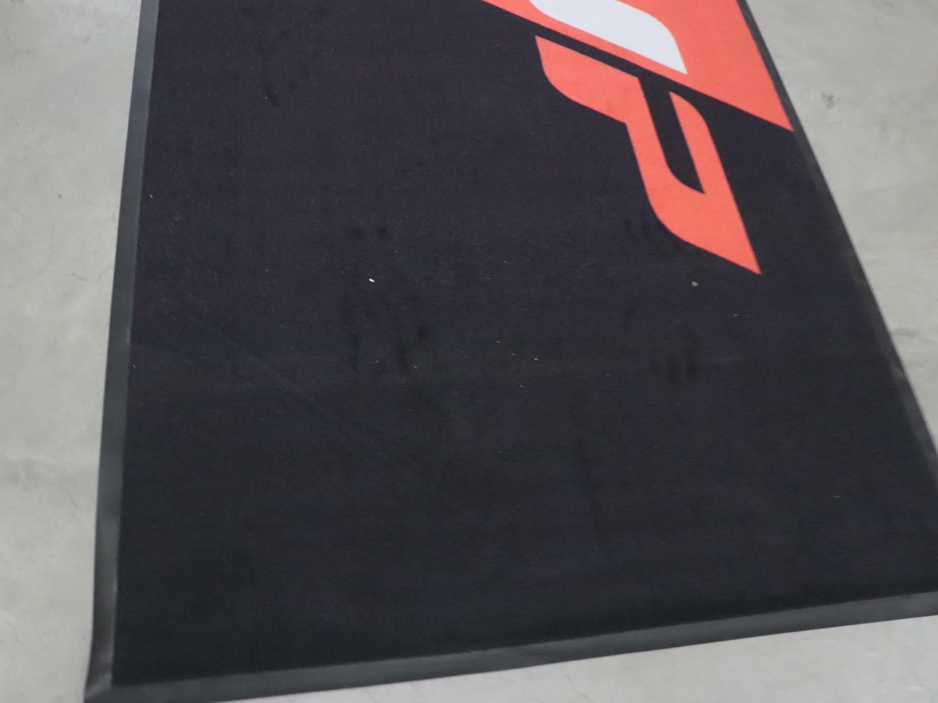 WP Service Pit Mat Red Black 52000194 - Open Box